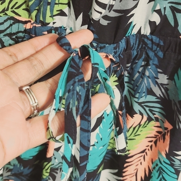 Mododoc | Women's Floral Print Short Sleeve Shorts Romper (Size Medium) - Picture 8 of 12